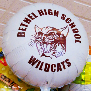 bethelhighschoolwildcateballoonSueDay