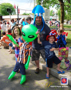 CA49_0089familywithalien