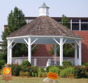 BA38_0548scottysigngazebo