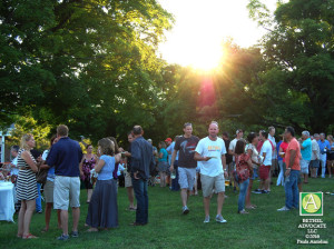 BA2_0148beerfestlawncrowd