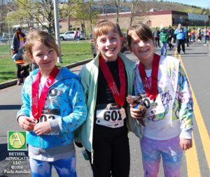 BA2_0155threechildrenmedals