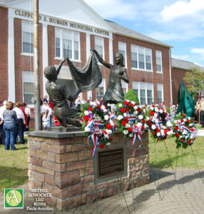 BA30_0504veteransmonumentwreaths