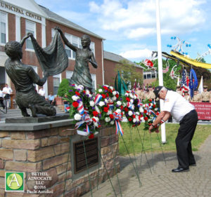 BA34_0499wreathplacedmonument