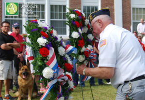 BA40_0485gettingwreath