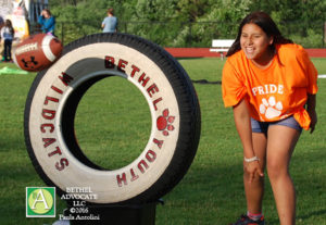 BA21_0920girlthrowsfootball