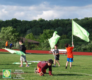 BA3_0869boysflagsinwind