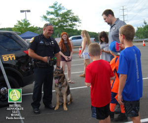 BA12_0318policek9withchildren