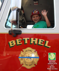 BA34_0340boyinfiretruckbethelfiredept