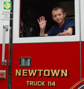 ba46_0190newtownfiredept4boywaves