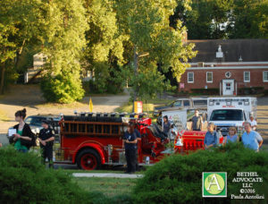 ba7_0855oldfiretruckandcrowd