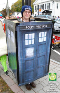 ba57_0249policepubliccallboxcostume