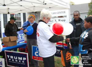 ba86_0278kittyballoonsandtrumpsign