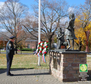 ba0b_0533policechieffinchwreathsalute