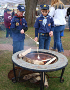 ba67_0743boyscoutstoasting