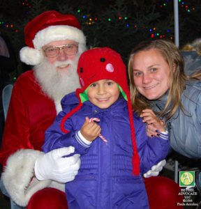 ba84_0841santawithmomandgirl