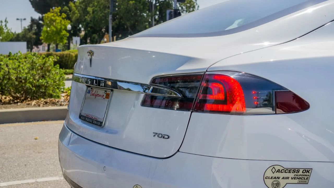 California EV Drivers May Soon Lose Carpool Lane Access as Federal Deadline Looms