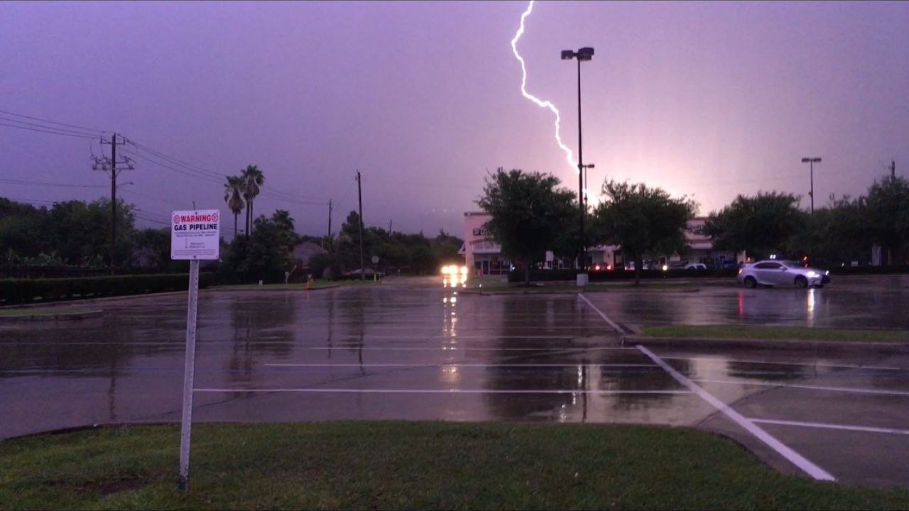 Houston Weather Alert - Thunderstorms Continue to Rattle City through the Weekend
