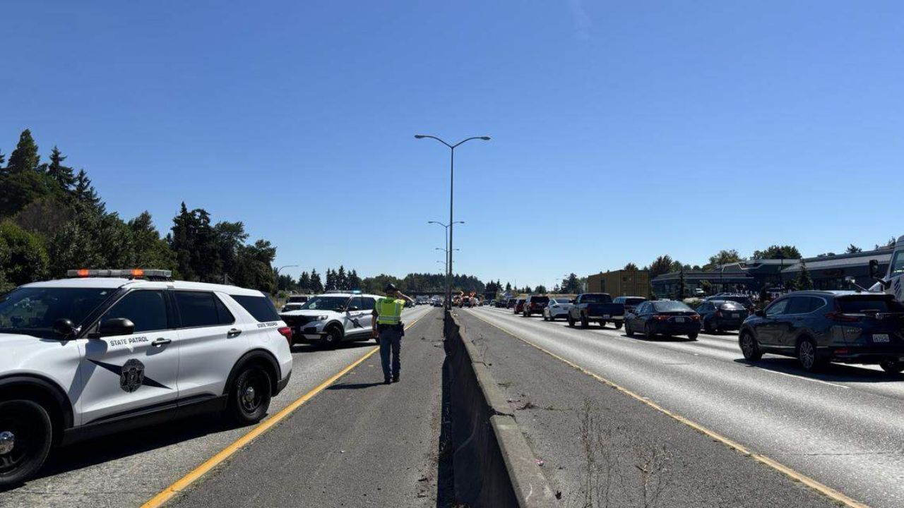 I-5 Crash Leaves Motorcyclist Dead after Lane Splitting in Tacoma; Traffic Snarled