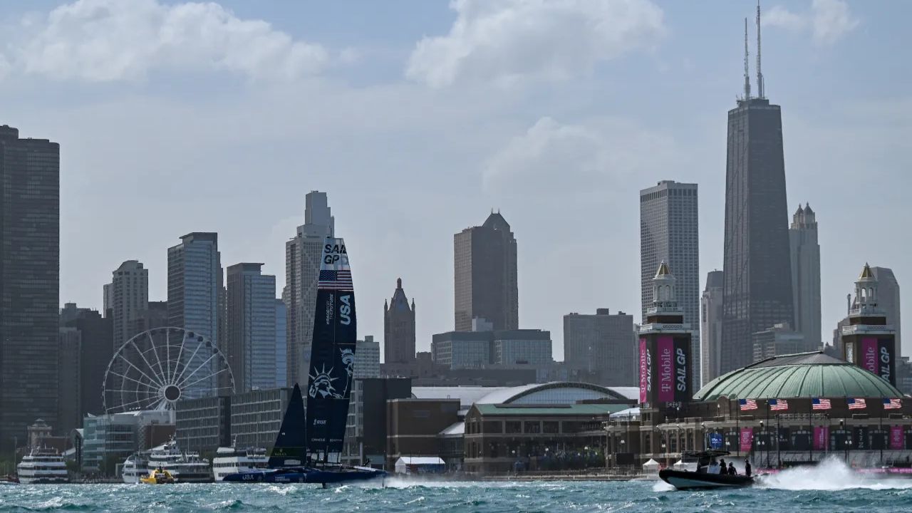 Man Dies After Falling From Jet Ski Into Lake Michigan Near Navy Pier, Police Say