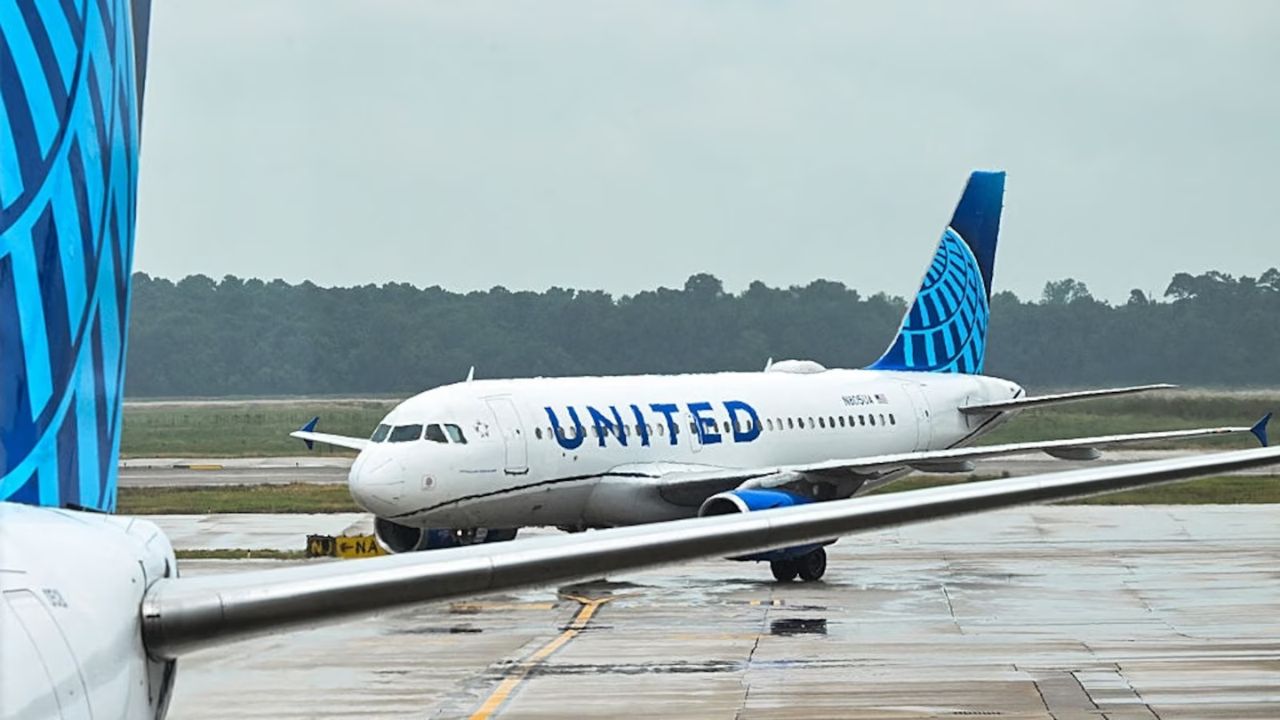 United Airlines Grounds All Mainline Flights Nationwide Due to Tech Outage, Over 1,000 Delays Reported