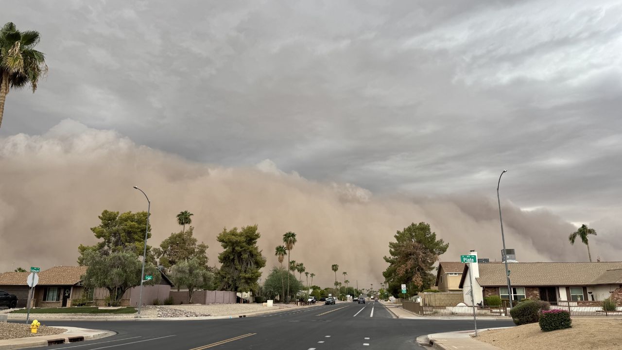 Arizona Blasts Through Heat and Wind Gusts Up to 50 MPH Hit the State