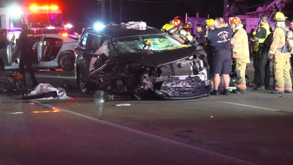 Firefighters Rescue Family Trapped in Burning Vehicle in North Houston; 2 Rushed to Hospital (1)