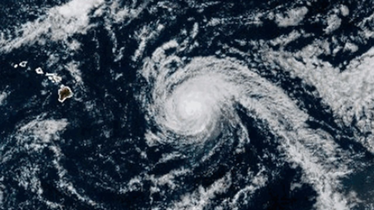 Hurricane Kiko Prompts State of Emergency in Hawaii Ahead of Dangerous Waves and Rip Currents