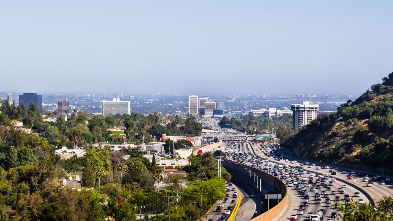 Pedestrian Struck, Killed by Box Truck on 405 South in Los Angeles; Traffic Snarled for 6 Hours