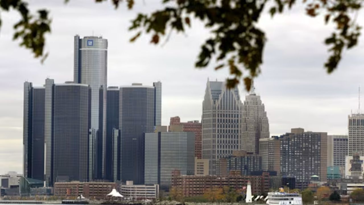 Warm Weekend Ahead for Metro Detroit Sunshine, Mild Temps, and Minimal Rain Chances