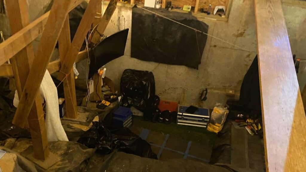 Weird Home Clackamas Man Hid in Crawl Space With Drugs, TVs; Arrested after Residents Noticed Suspicious Activities (1)