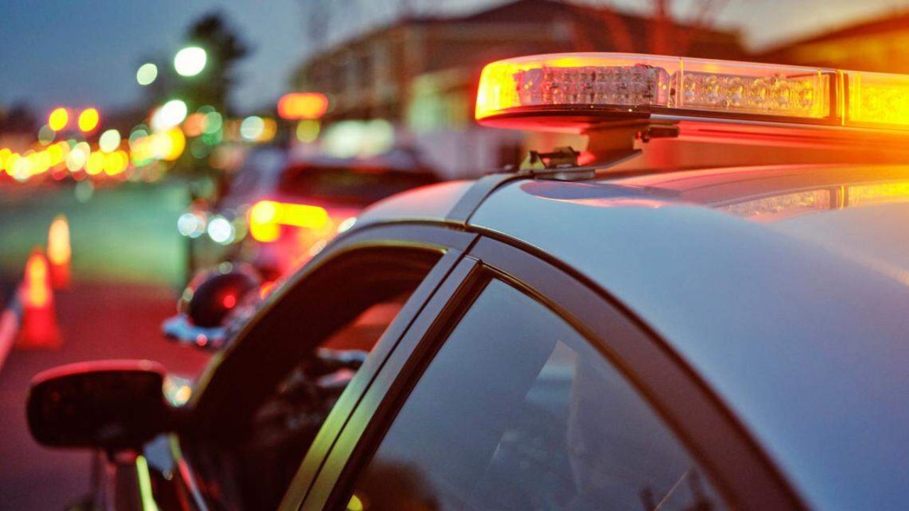 Woman Uses Secret Hand Signal at 7-Eleven to Alert Worker and Leads to Arrest of Alleged Abuser