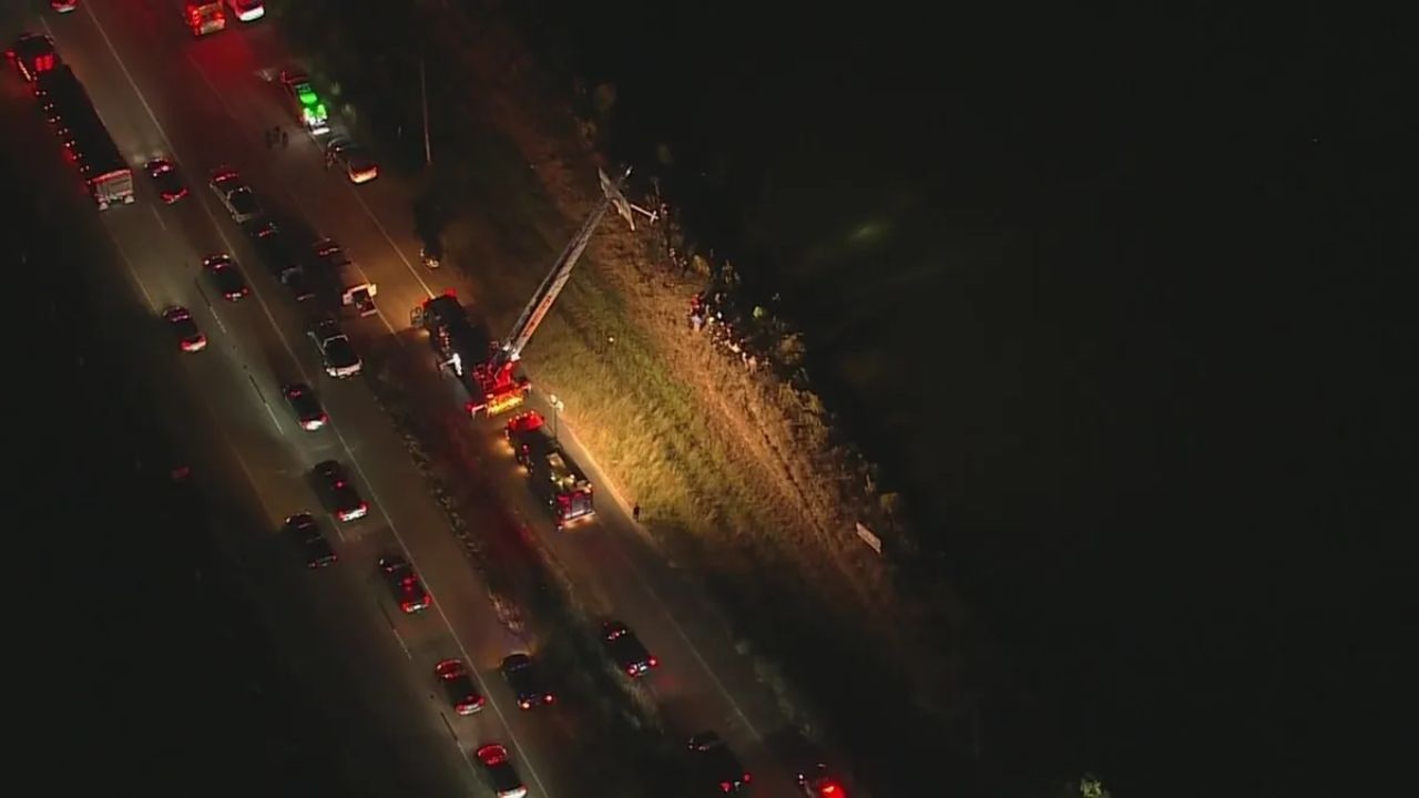 Driver Flees after Vehicle Crashes into Lake During Police Chase in Waller County; Search Ongoing (1)