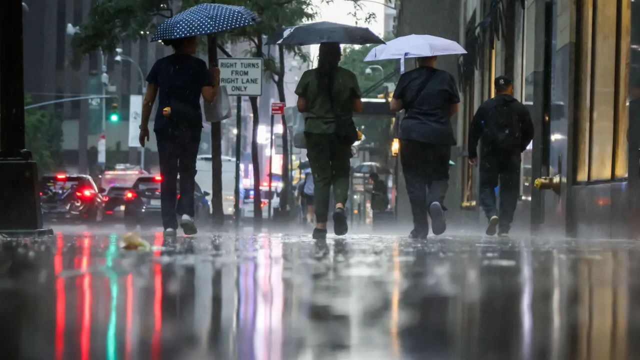 Powerful East Coast Storm Could Bring Heavy Rain, High Winds This Weekend (1)