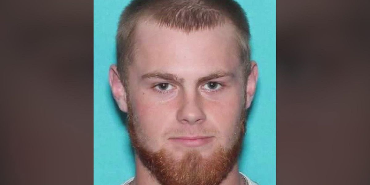 Texas Man Suspected in Triple Homicide Crashes Into Buc-ee’s, Shoots Himself