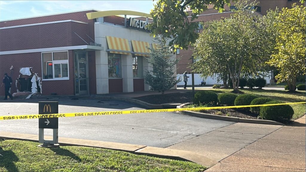 Vehicle Crashes through McDonald’s Wall in Midtown, 4 Taken to HospitalVehicle Crashes through McDonald’s Wall in Midtown, 4 Taken to Hospital (1)