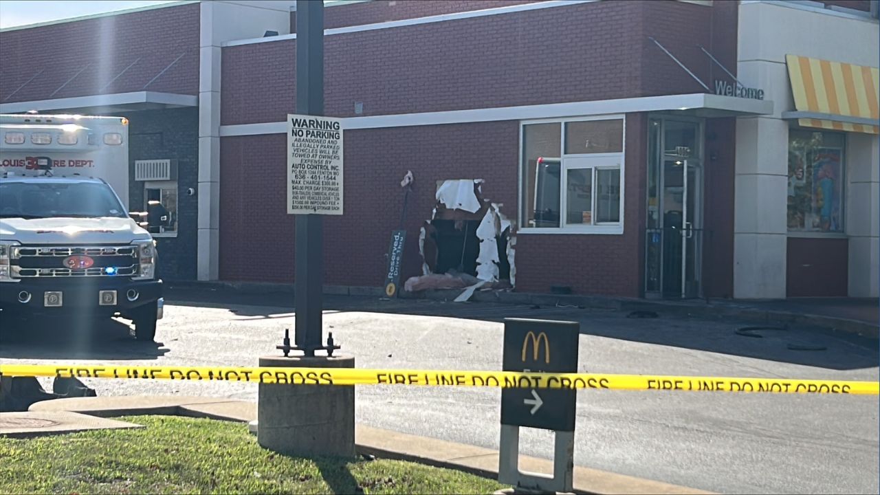 Vehicle Crashes through McDonald’s Wall in Midtown, 4 Taken to HospitalVehicle Crashes through McDonald’s Wall in Midtown, 4 Taken to Hospital
