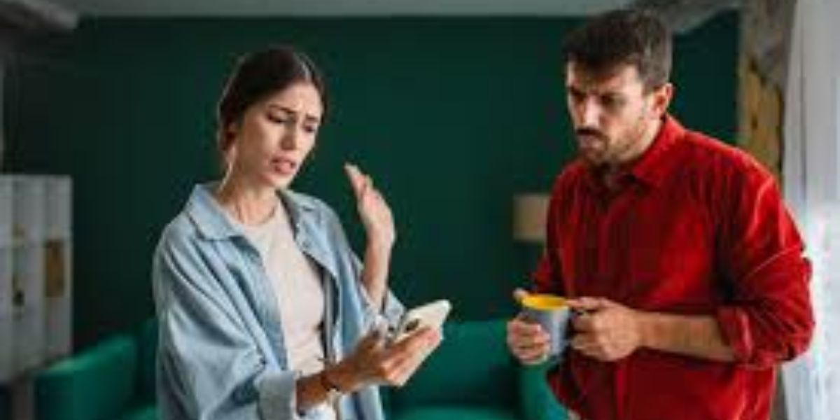 ‘Throning’ Is the Latest Dating Trend — and It’s All About Clout, Not Connection