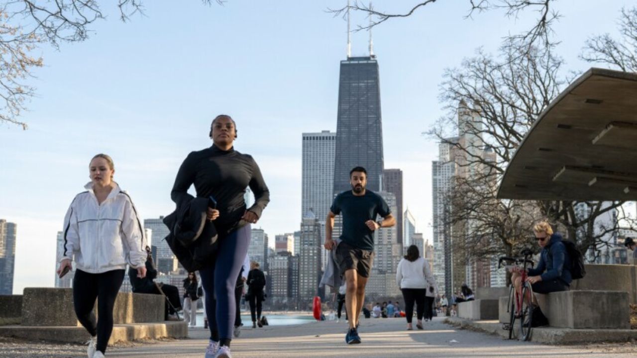 Chicago Enjoys Mild, Sunny Weekend Before Rain Returns Early Next Week