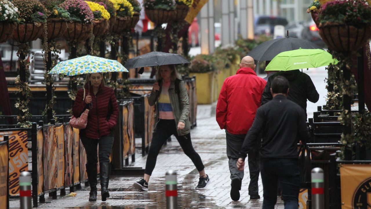 Cleveland Braces for Thanksgiving Cold Snap after Midweek Warm-Up; Rain Expected Overnight