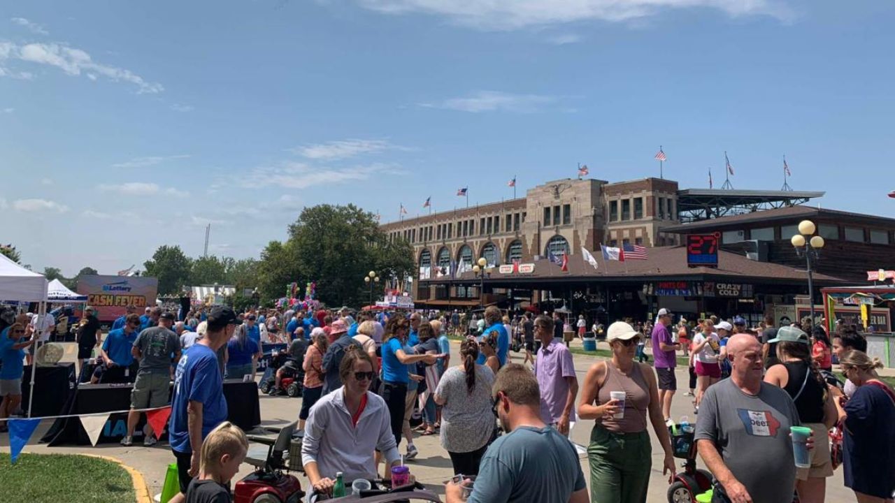 Iowa to See Cold but Mostly Dry Weather Over Thanksgiving Week; Light Snow Chances