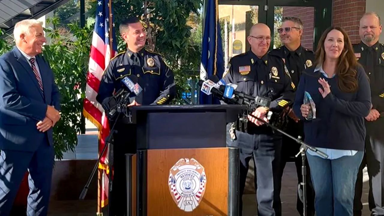 Mother of Three Receives Award after Lending Car to Officer in Shoplifting Chase in Slidell (2)