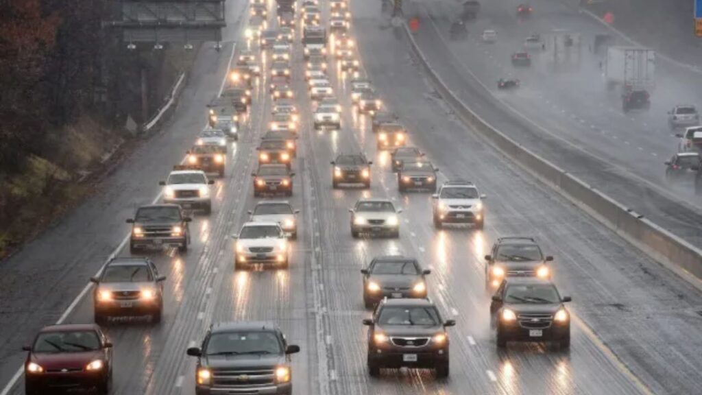 Thanksgiving Travel Picks Up in Omaha as Strong Winds and Weekend Snow Threaten Holiday Plans (1)