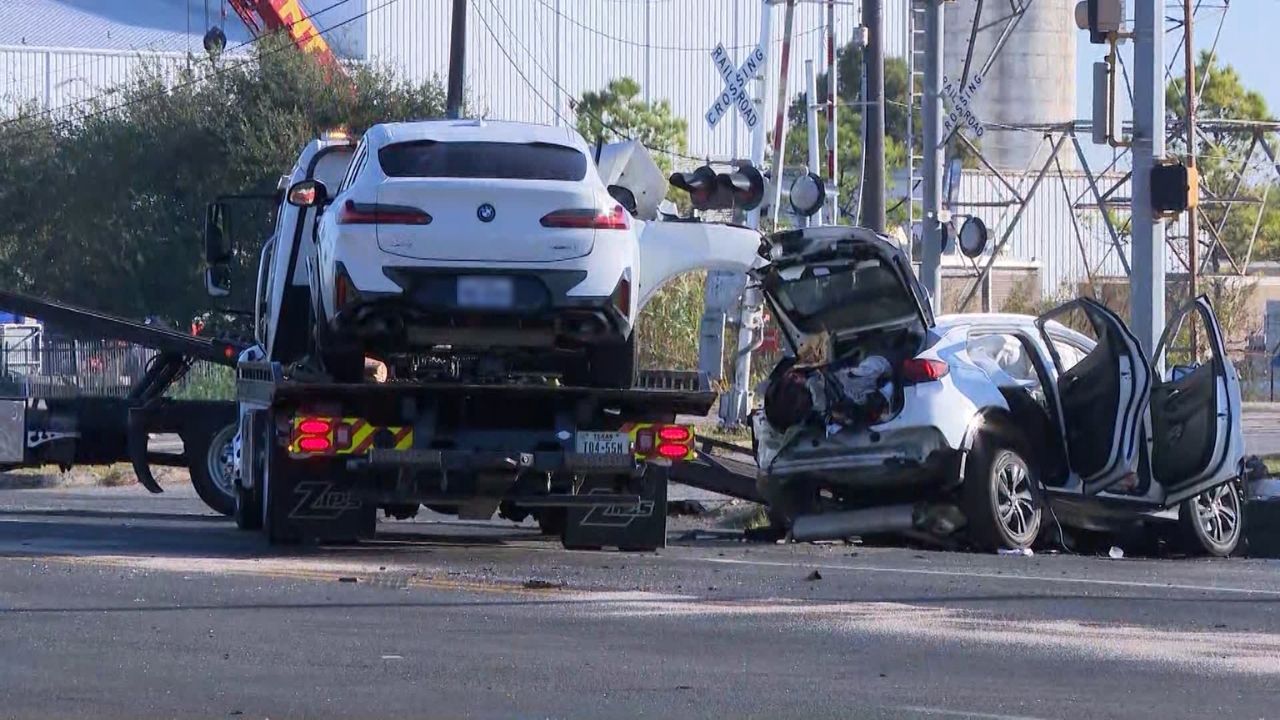 Three Dead after Suspected Drunk Driver Runs Red Light in Southwest Houston