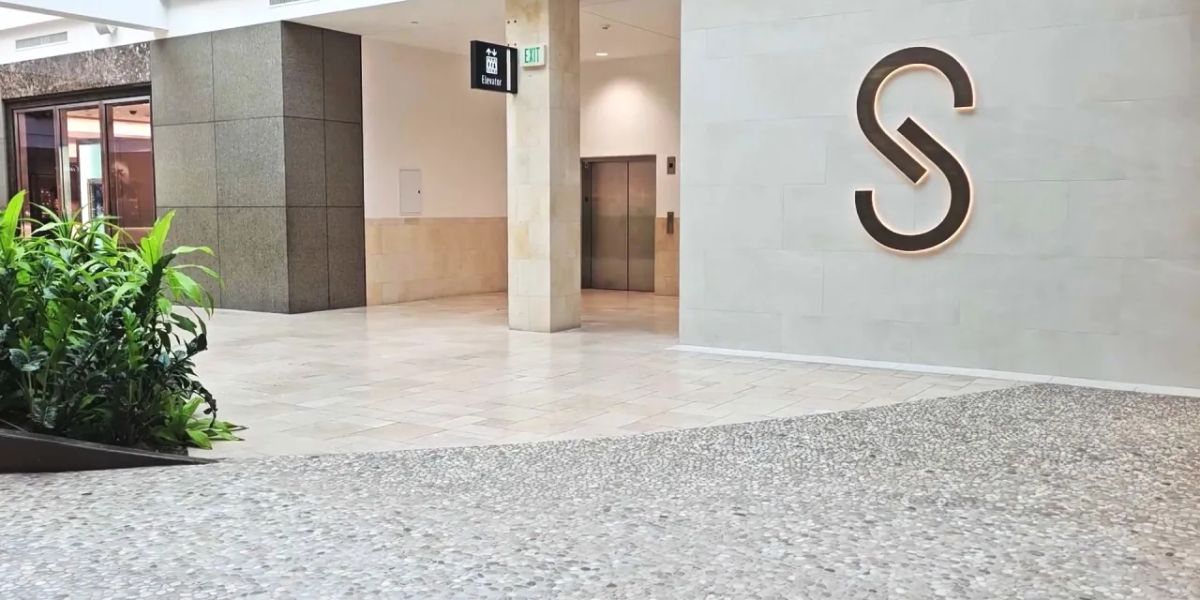 17-year-old Targeted in Disturbing Mall Interaction, Parents Sound Alarm after Girl Pestered by Potential Trafficker