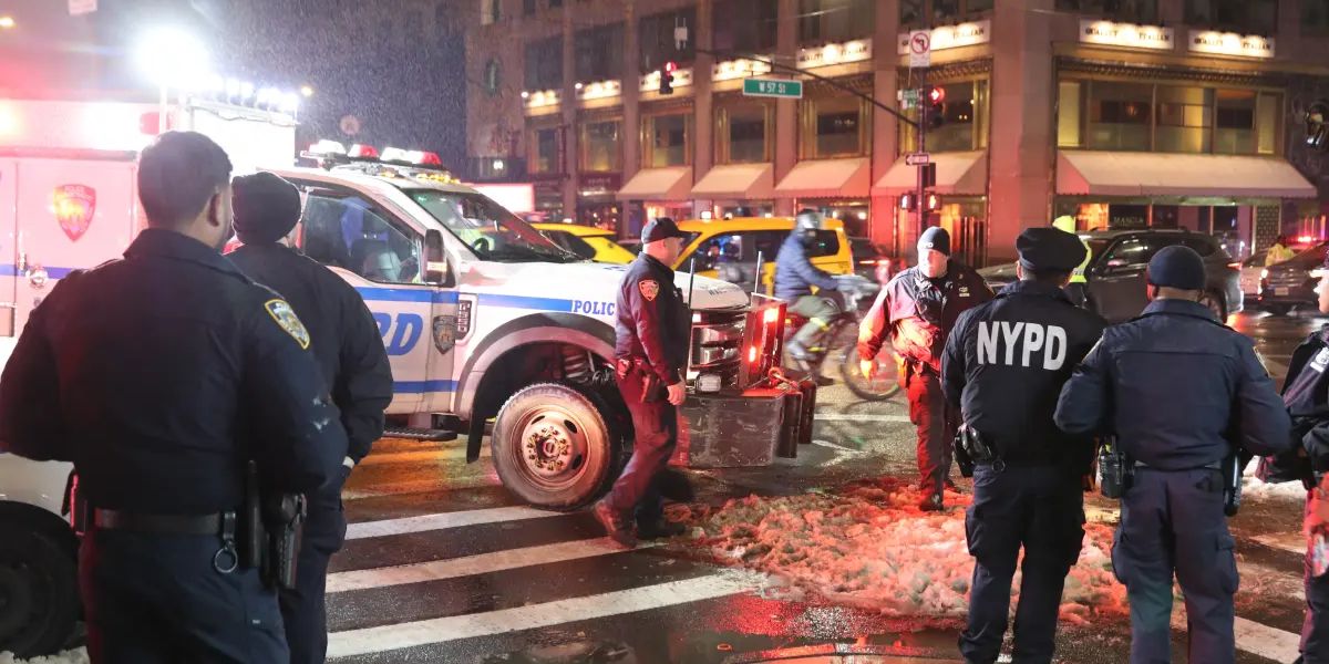 27-Year-Old Man Shot in Busy Manhattan Intersection, No Arrests Made