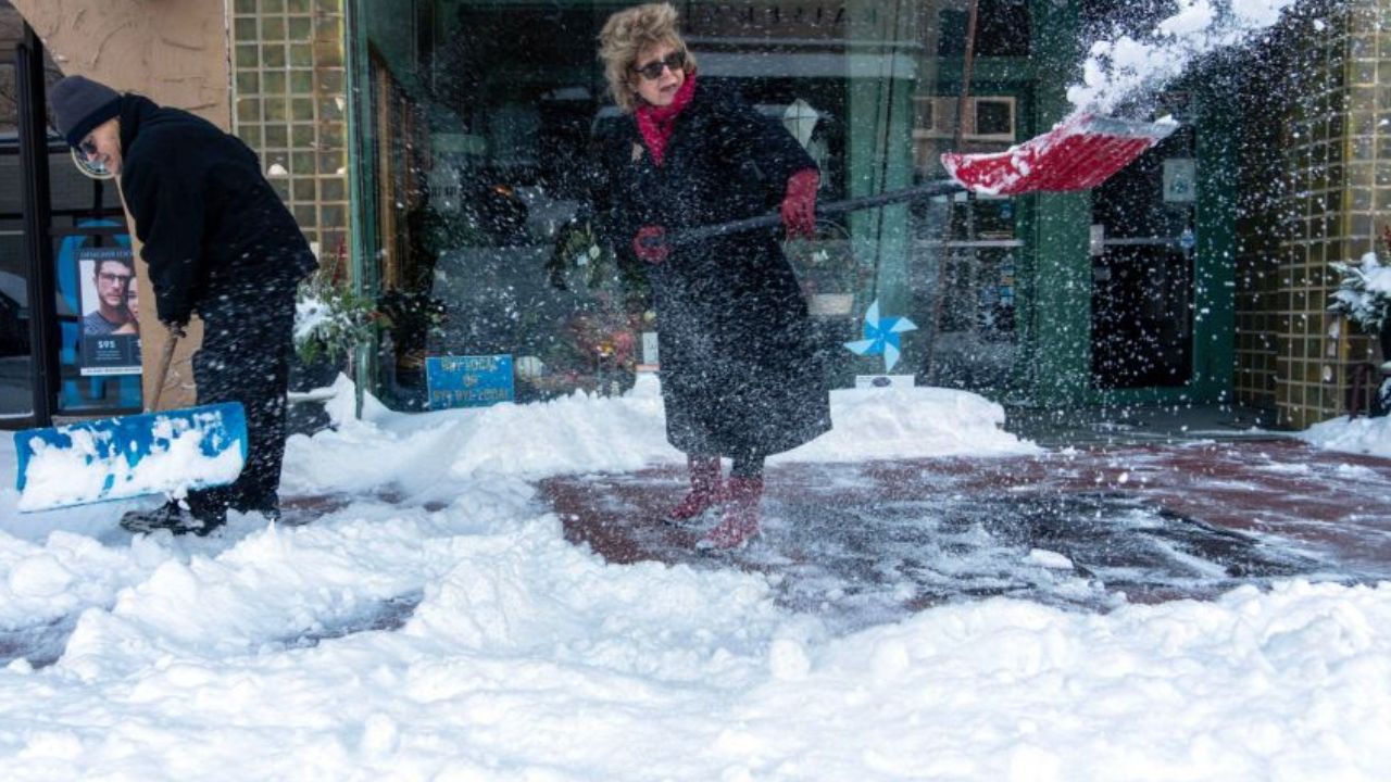Chicago Records 5th Snowiest Start to Winter Since 1978 as Total Reaches 17.1 Inches