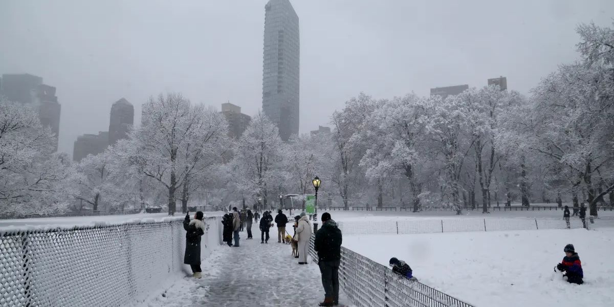 New York City Braces for Up to 8 Inches of Snow This Weekend, Travel Disruptions Expected