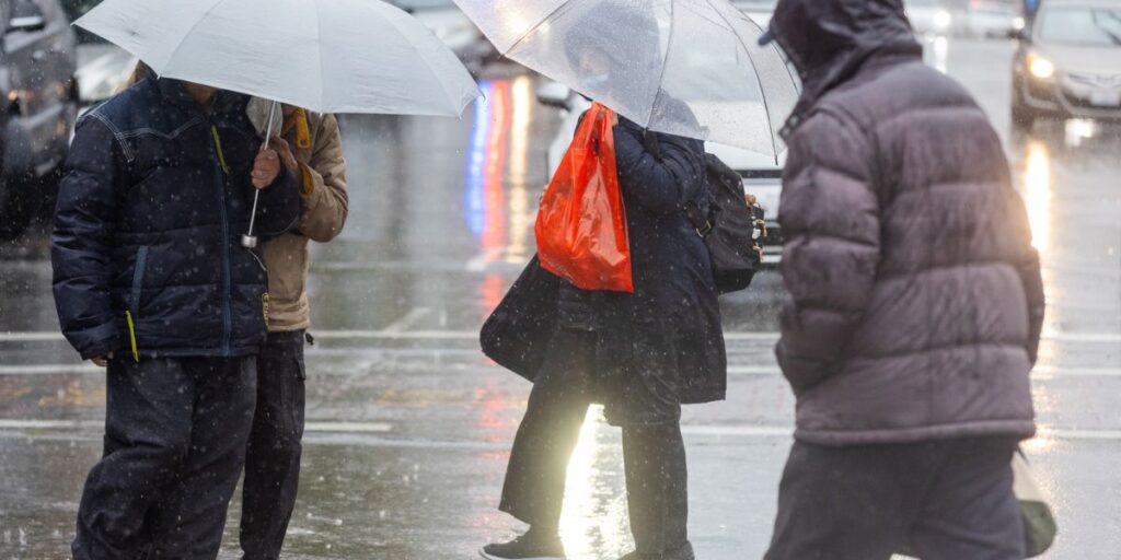 Rain Returns to the Bay Area as Unsettled Weather Pattern Sets Up through New Year (1)