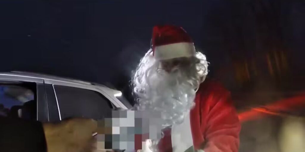 Santa Pulled Over by Deputies During Holiday Run, Fulton County Sheriff’s Office Says (1)