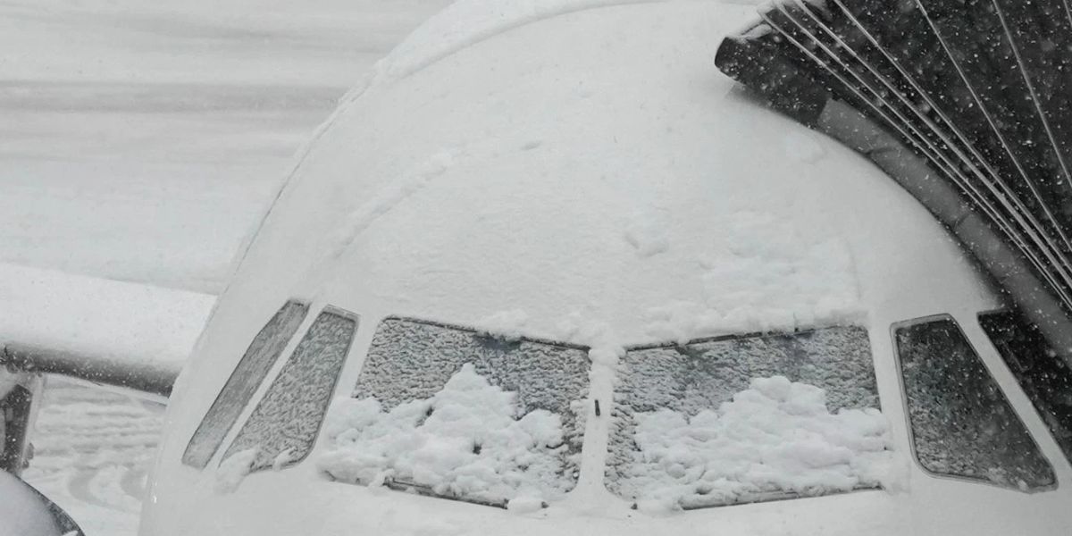 Snow Squalls and High Winds Trigger Major Flight Delays at Detroit Metro Airport During Holiday Travel Rush